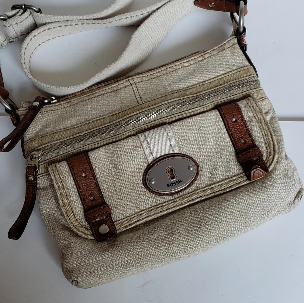 Fossil crossbody Purse. Adjustable straps - Picture 3 of 10